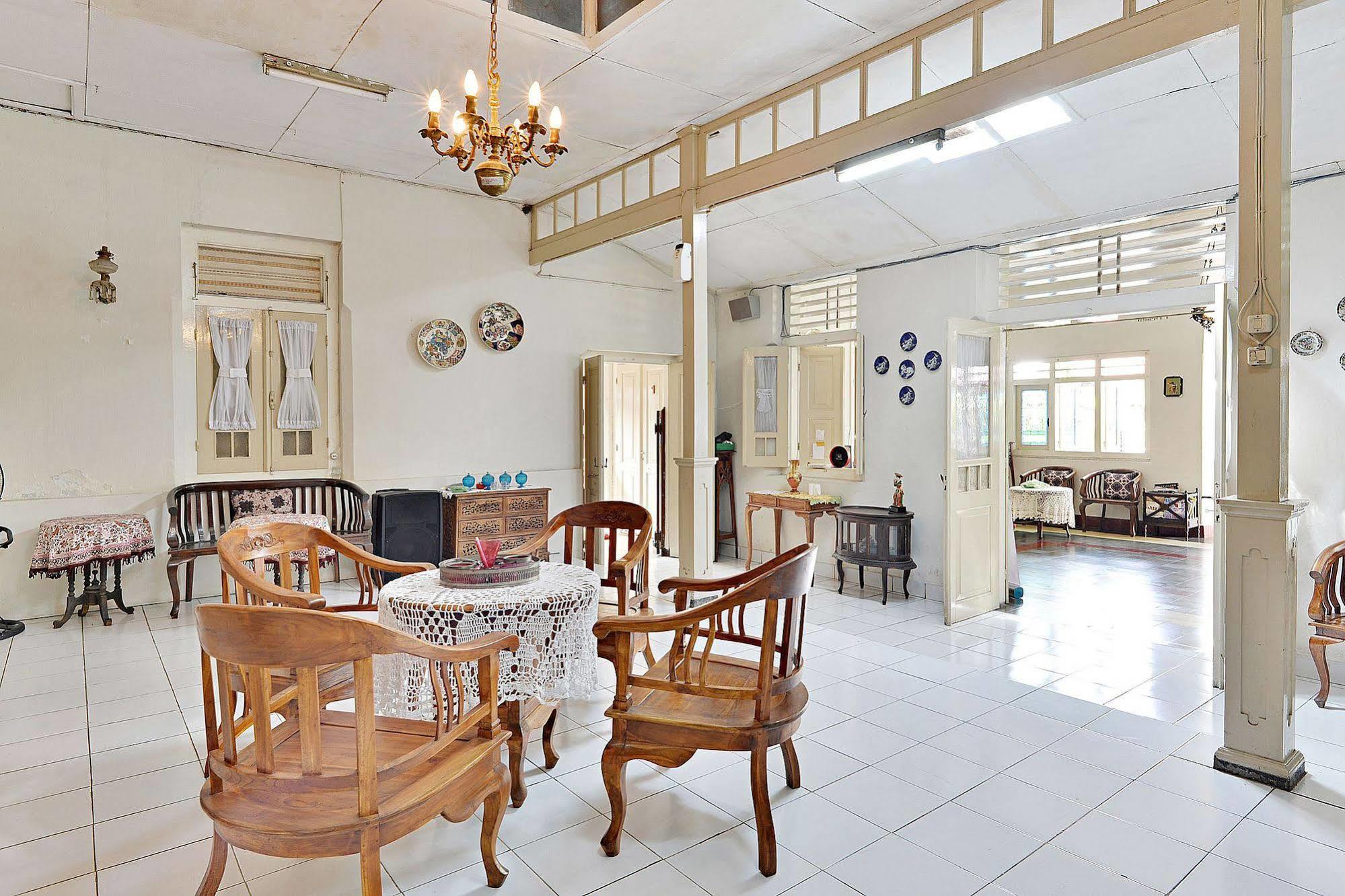 Zen Rooms Panembahan Kraton Джокякарта Екстериор снимка